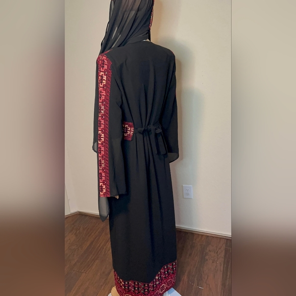 Tatreez Bisht Black/Red Embroidered Palestinian . - Picture 3 of 3